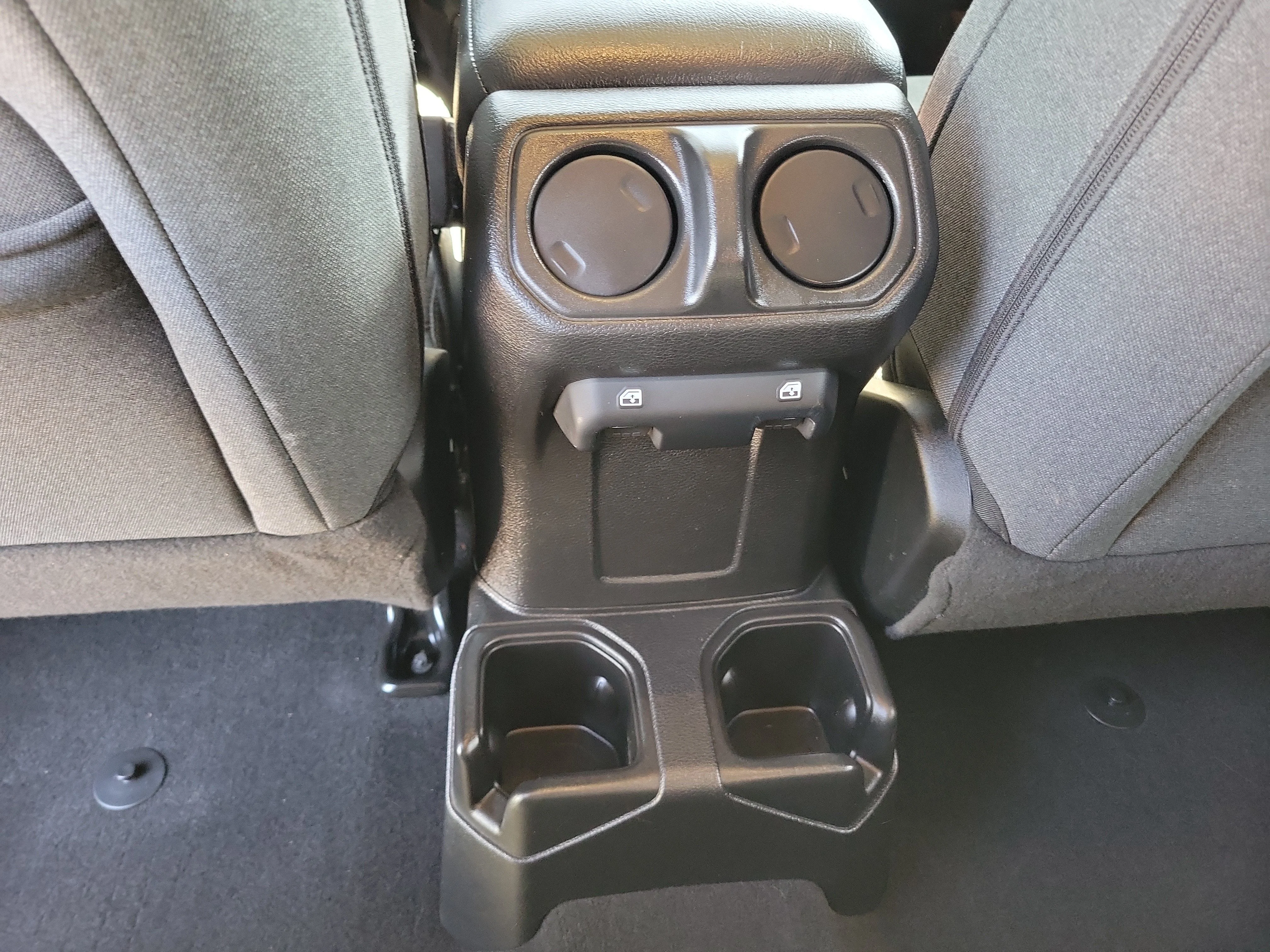 Used 2025 Green Jeep Sport S image 17