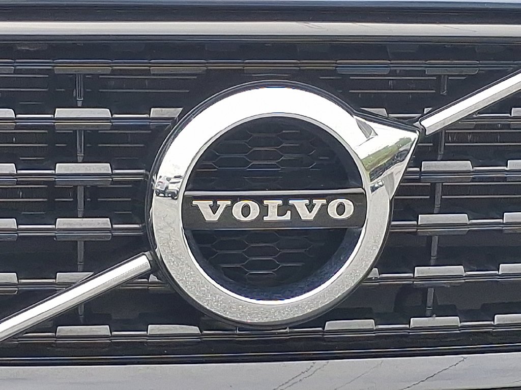 Used 2022 Denim Blue Metallic Volvo B5 Momentum image 28