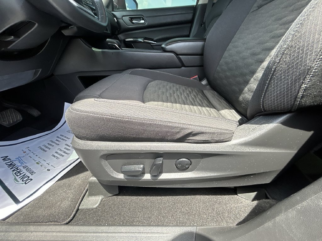 Used 2022 Red Nissan SV image 18