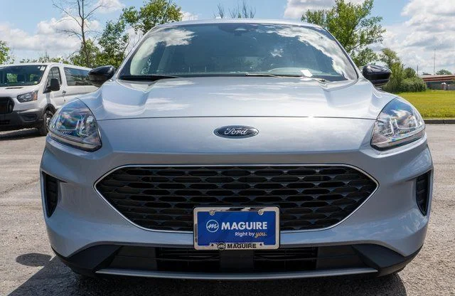 Used 2022 Blue Ford SE image 3