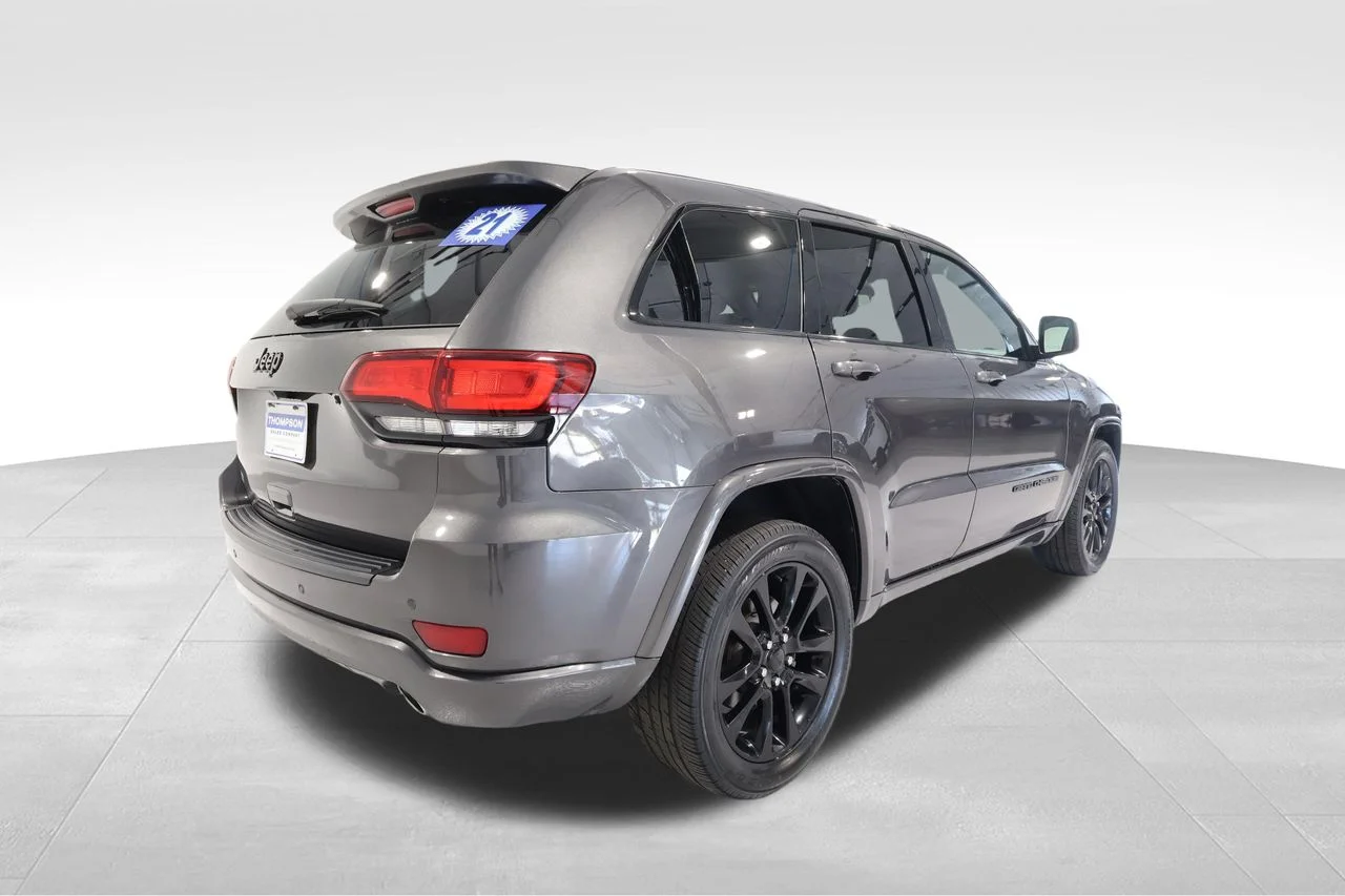 Used 2021 Gray Jeep Laredo X image 3