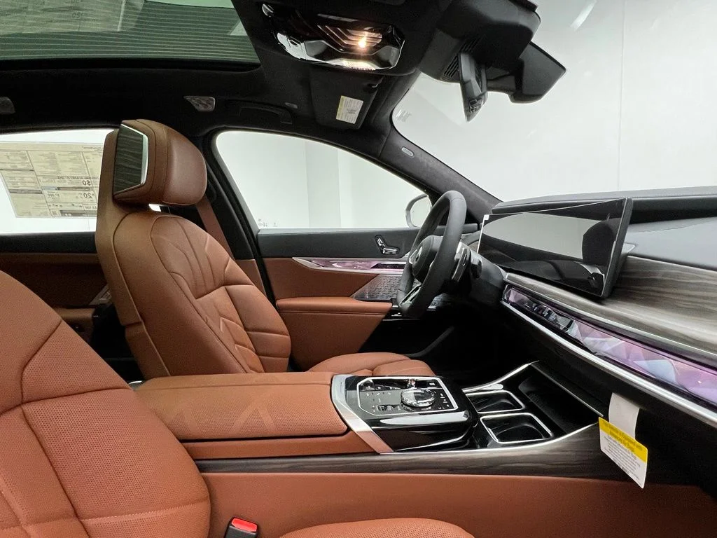 New 2026 Oxide Grey Metallic BMW 760i xDrive image 6