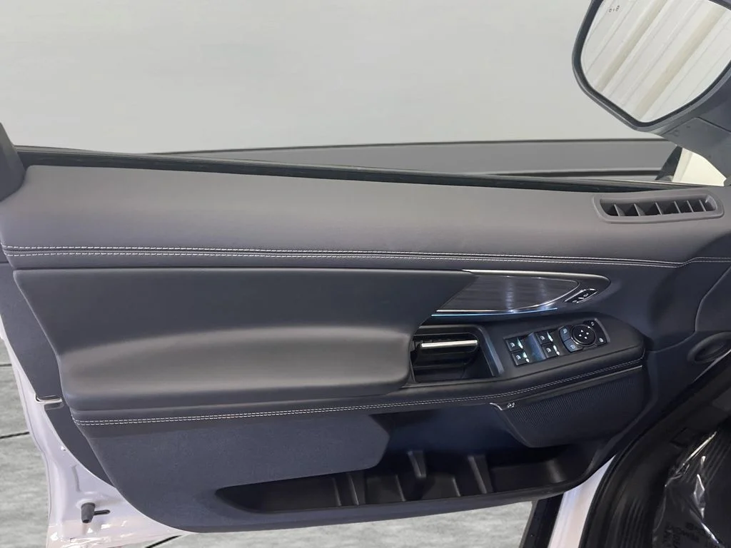 New 2026 Star White Metallic Tri-Coat Ford MAX Platinum® image 14