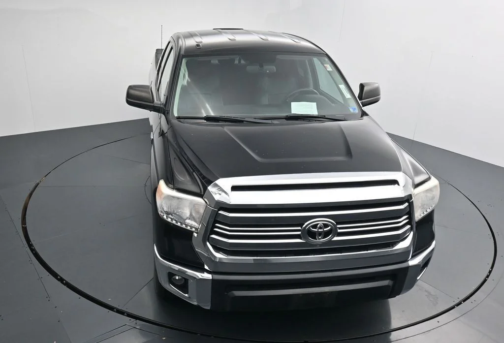 Used 2017 Black Toyota SR5 image 9
