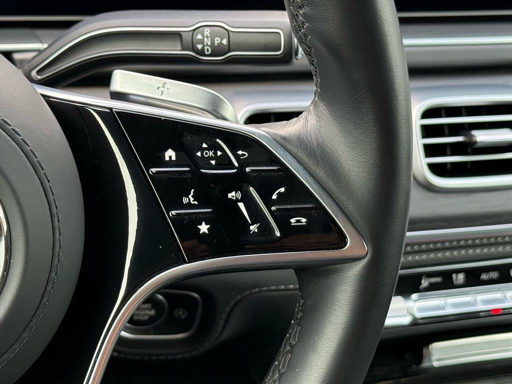 Certified Used 2025 Cirrus Silver (Upper) / Obsidian Black Metallic (Lower) Mercedes-Benz Maybach GLS 600 image 22