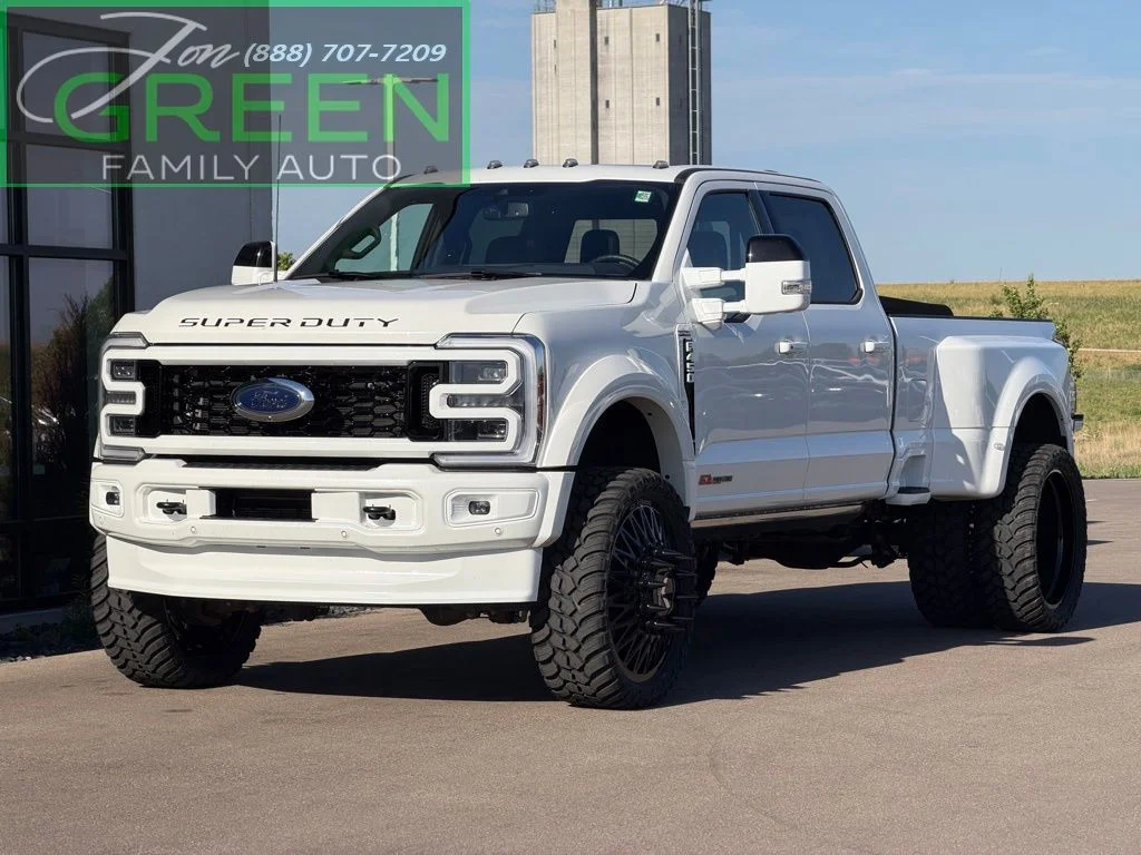Used 2025 White Ford Platinum image 1