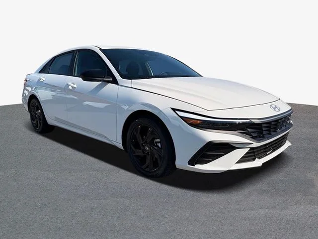 Used 2026 White Hyundai SEL Sport image 4