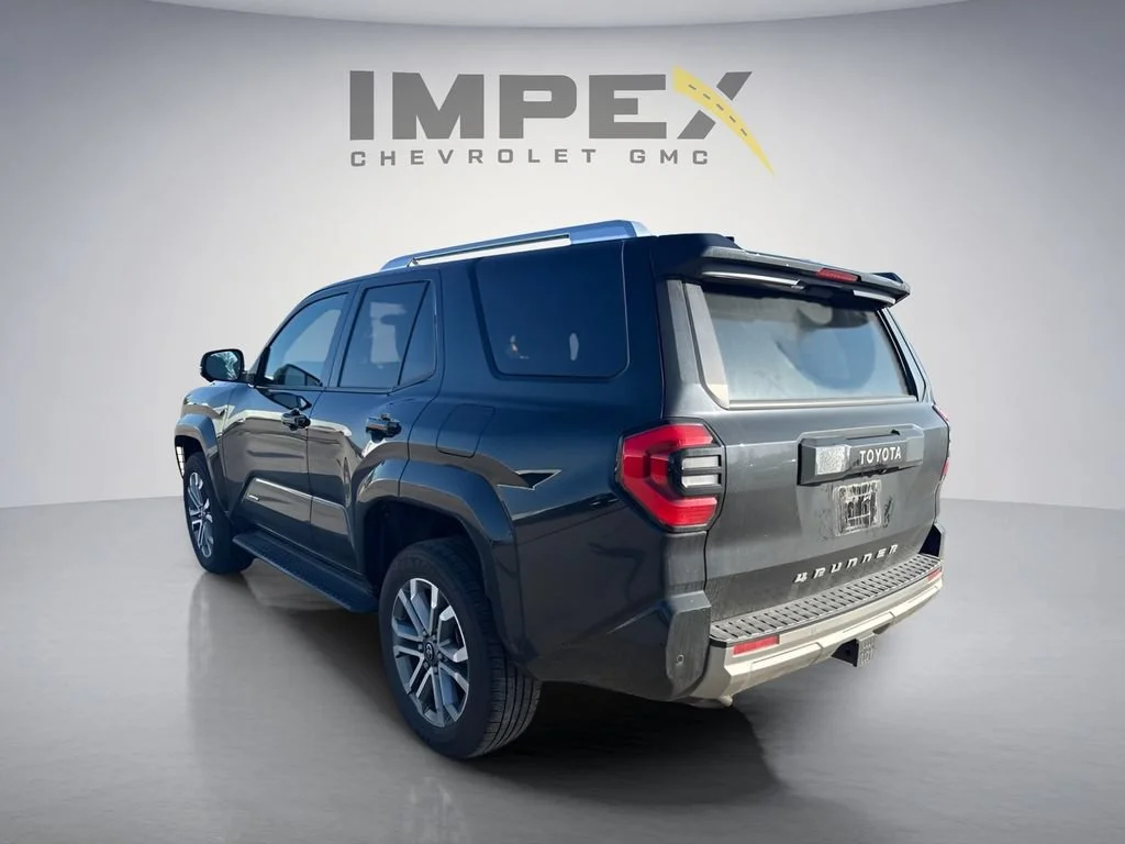 Used 2025  Toyota SR5 image 3