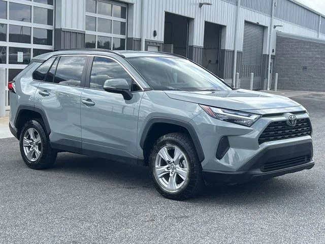 Used 2022  Toyota XLE image 15