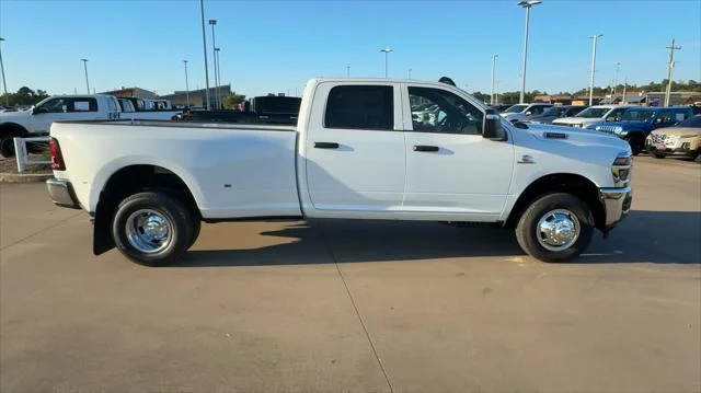 New 2026 Bright White Clear-Coat Exterior Paint RAM Tradesman image 9