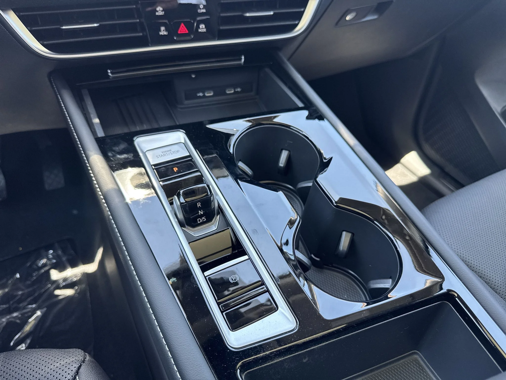 New 2026 Pure Gray Volkswagen 2.0T SE w/Technology image 28