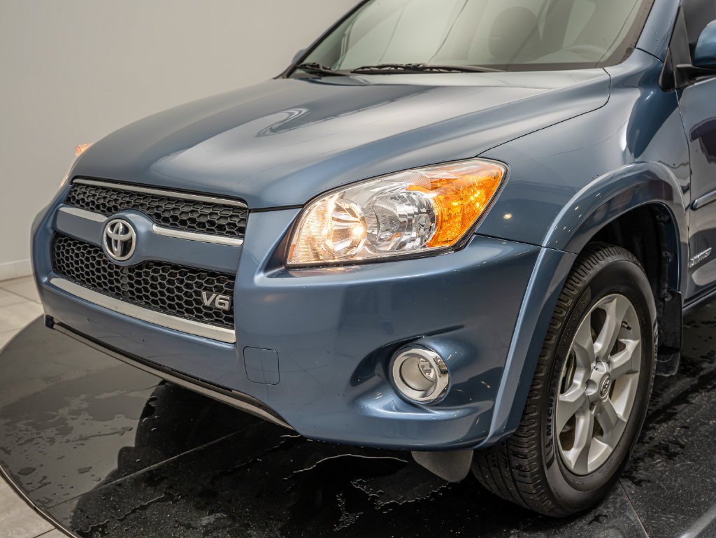 Used 2011 Pacific Blue Metallic Toyota Limited image 3