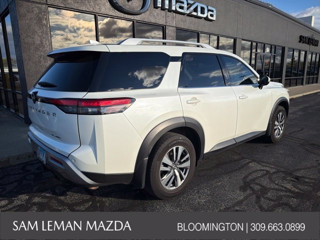 Used 2022 White Nissan SL image 10