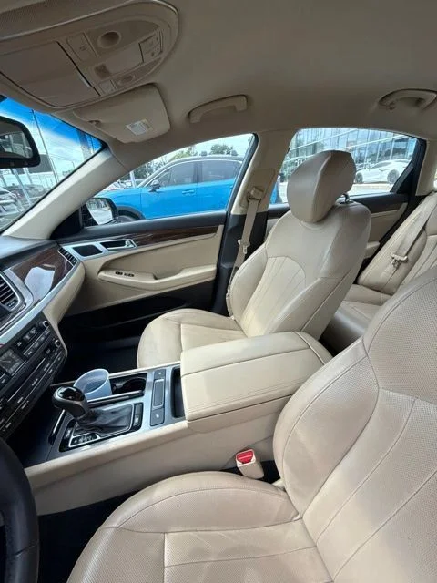 Used 2015 Black Hyundai 3.8 image 5