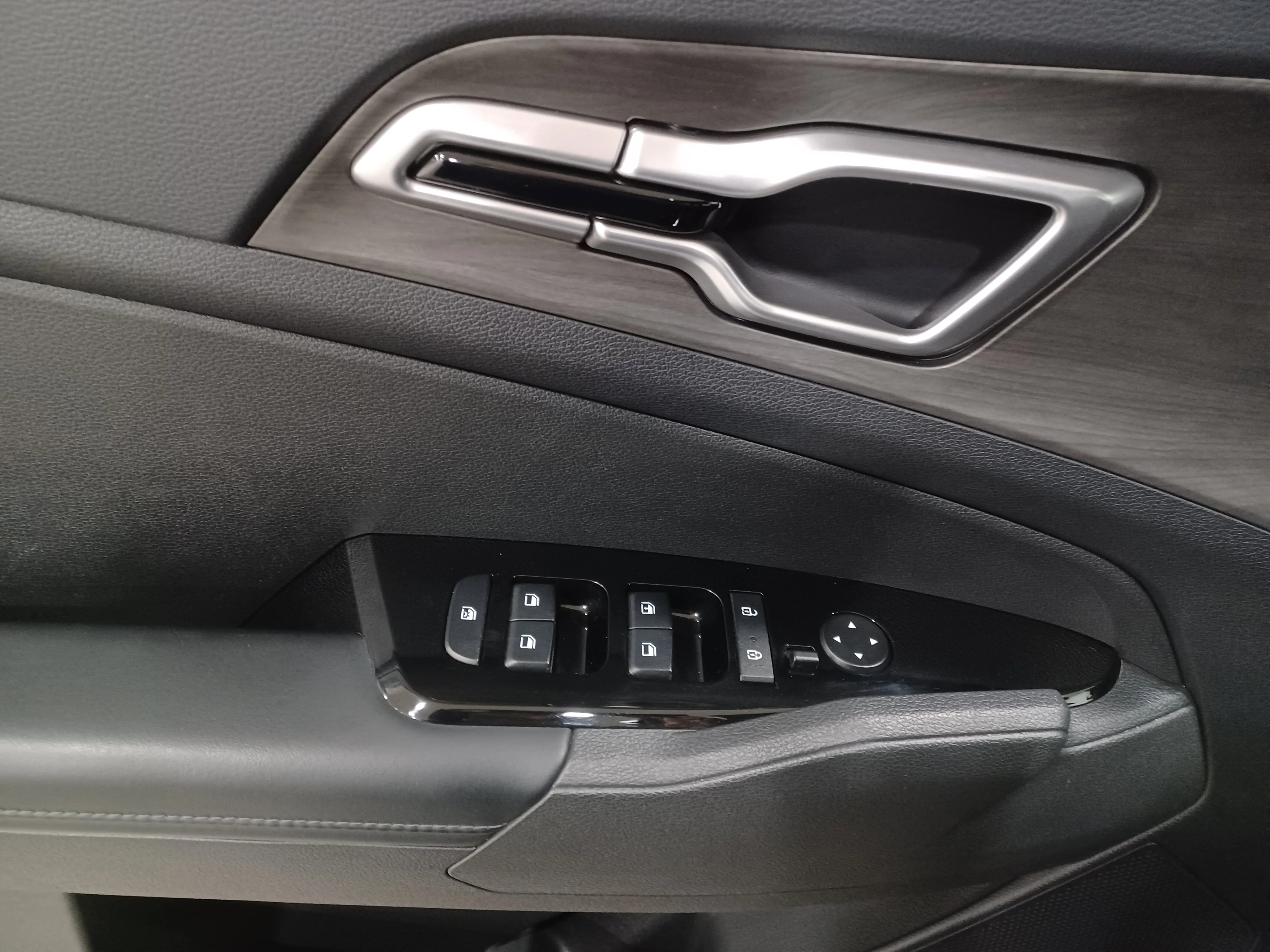 Certified Used 2023 Fusion Black Kia X-Line *Adaptive Cruise | Remote Start | Htd Lthr & Wheel | Blind Spot Detection | Lane Keep Assist image 9