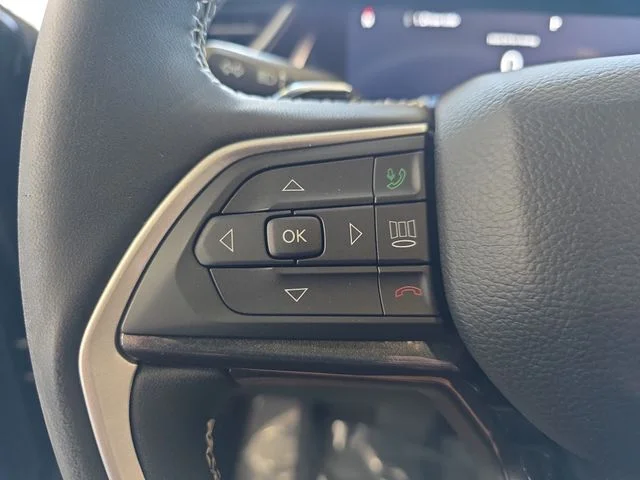 Used 2023 Diamond Black Jeep Altitude X image 17
