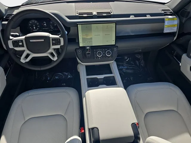 New 2026 Santorini Black Land Rover X-Dynamic SE image 9