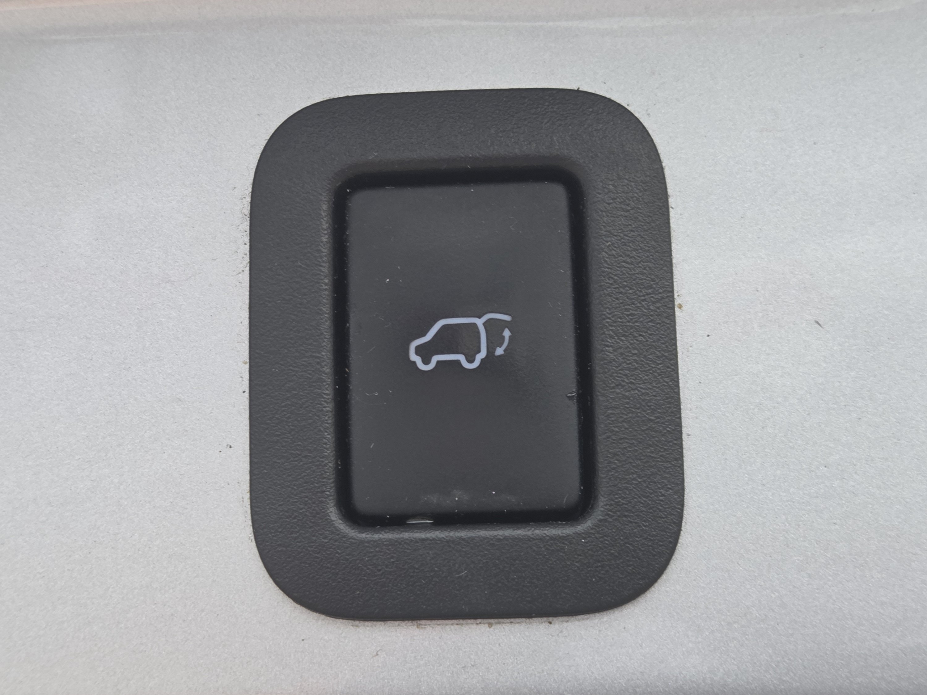 Used 2015 Silver Sky Metallic Toyota LE Plus V6 image 24