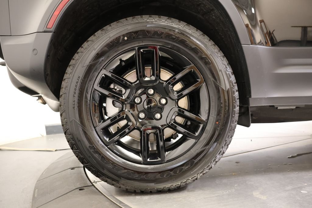 New 2026 Santorini Black Land Rover S image 11