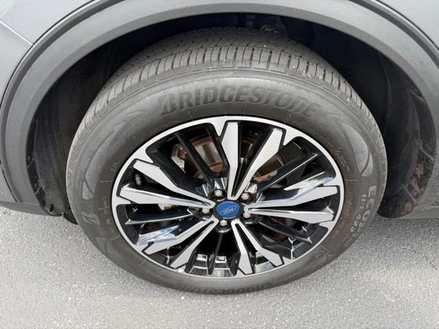 Certified Used 2022 Gray Ford SE image 11
