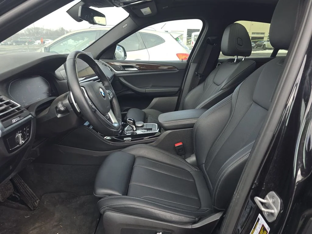 Used 2024 Black BMW xDrive30i image 3