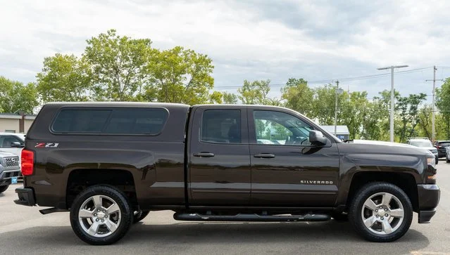 Used 2018 HAVANA METALLIC Chevrolet LT image 5