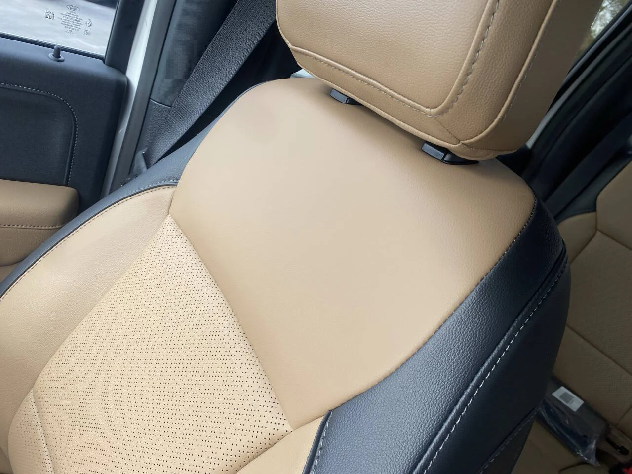 New 2026 Star White Metallic Tri-Coat Ford F-250® Lariat® image 32