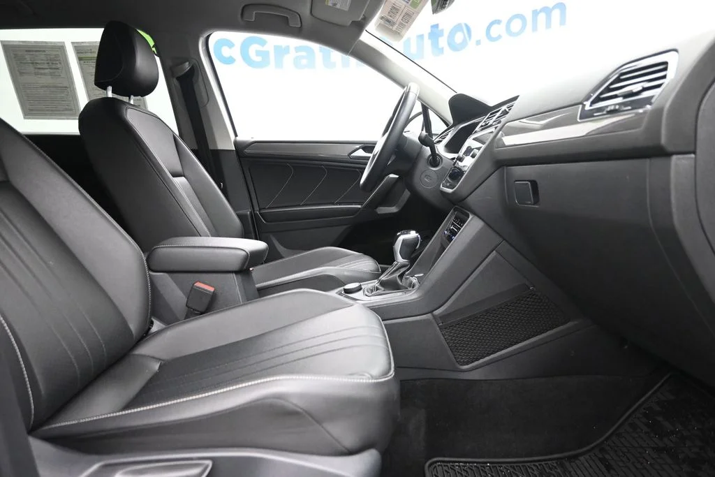 Used 2022 White Volkswagen 2.0T SE image 9