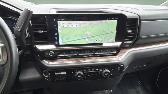 Used 2025 Summit White Chevrolet LT image 26