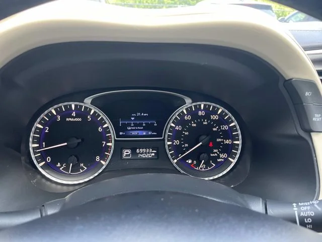 Used 2019 White INFINITI LUXE image 22