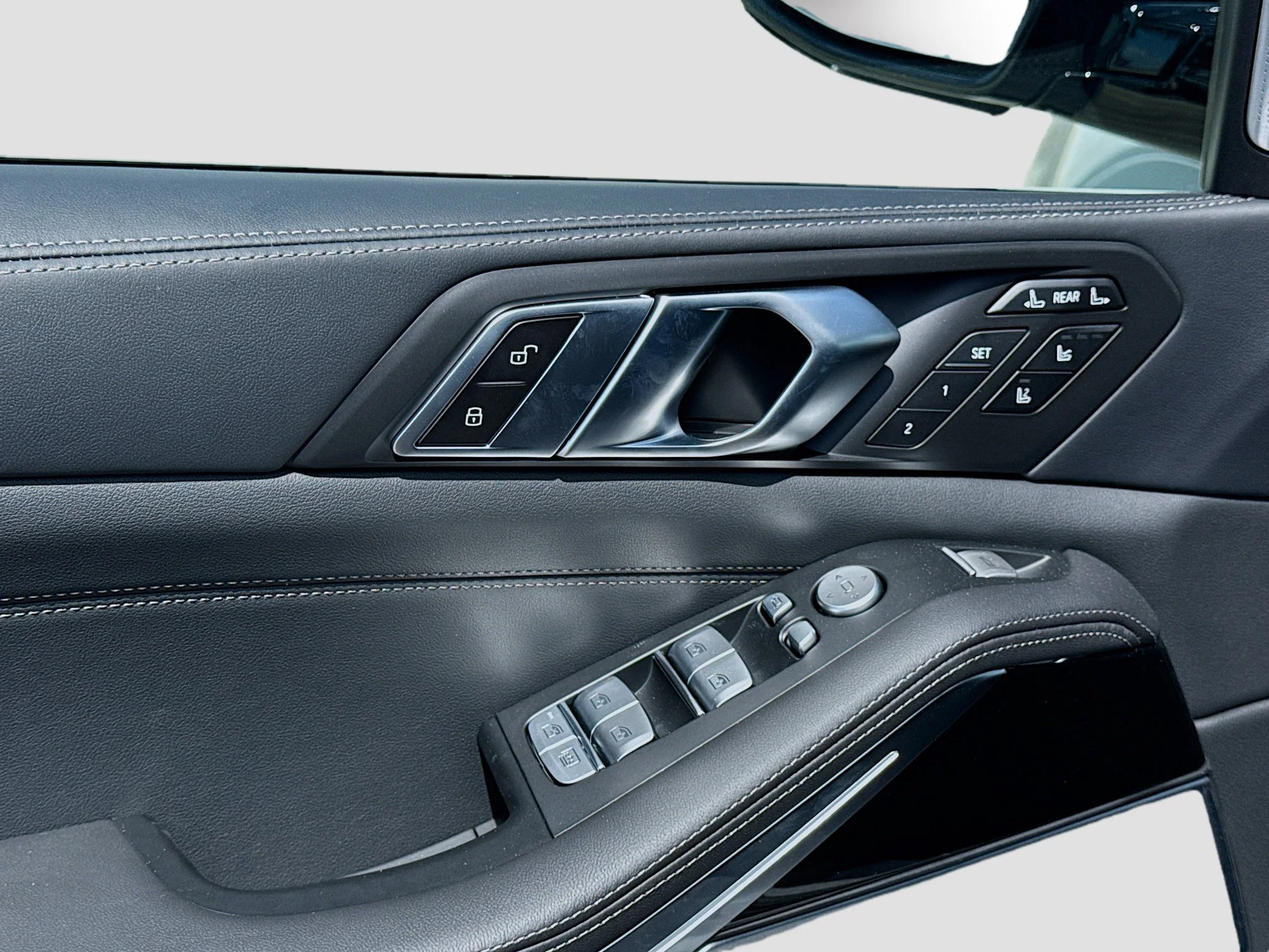 New 2026 Skyscraper Grey Metallic BMW ALPINA XB7 image 25