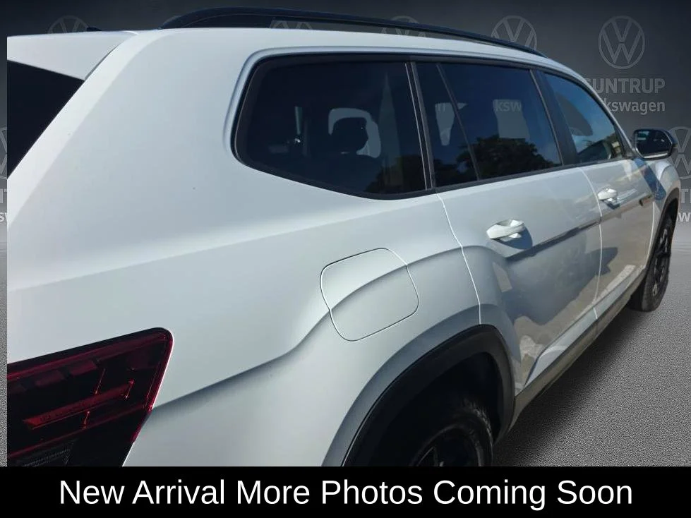 Used 2024 White Volkswagen 2.0T Peak Edition SE w/Technology image 2