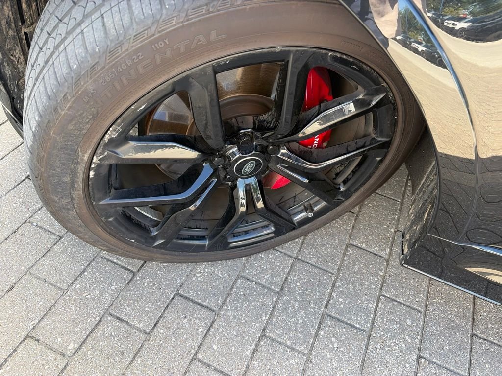 Used 2022 Santorini Black Metallic Land Rover SVR image 9