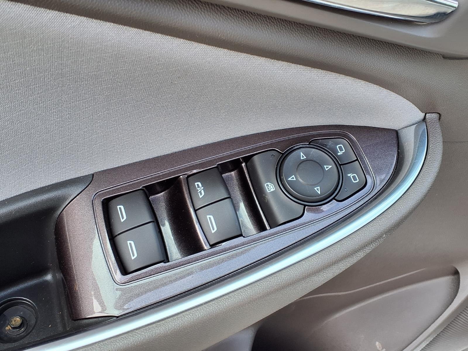 Used 2022 Summit White Chevrolet LT image 7