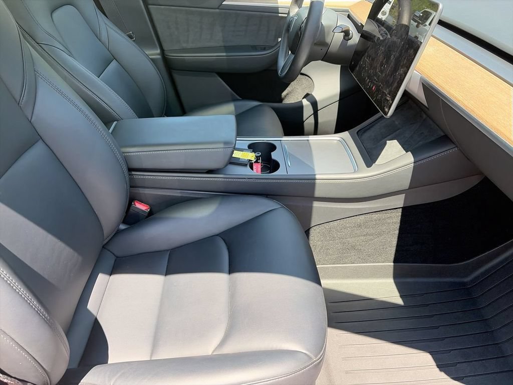 Used 2024  Tesla Long Range image 9