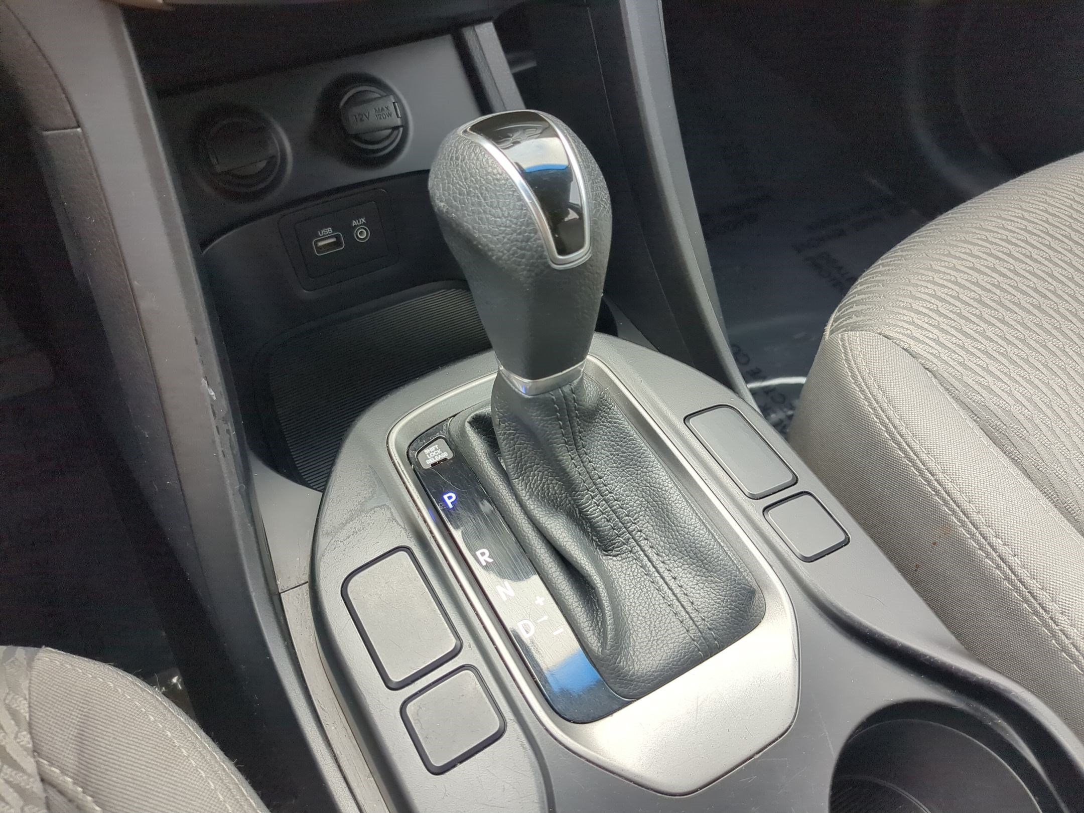 2018 Hyundai Santa Fe SE - Photo 26