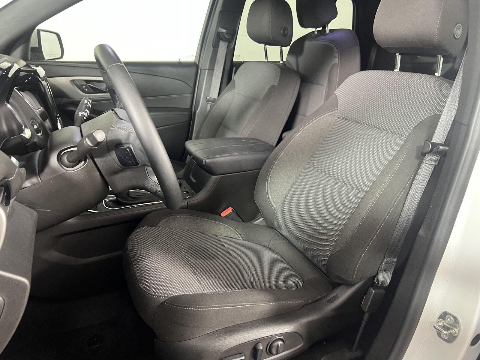 Used 2023 Iridescent Pearl Tricoat Chevrolet LT Cloth image 25