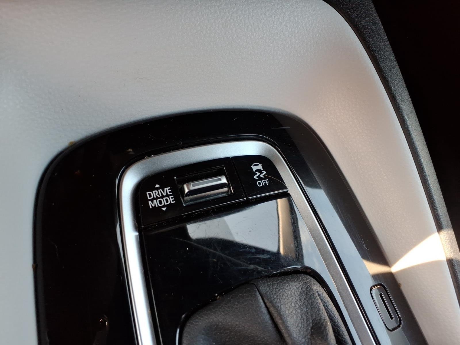 Used 2024 Ice Cap Toyota SE image 6