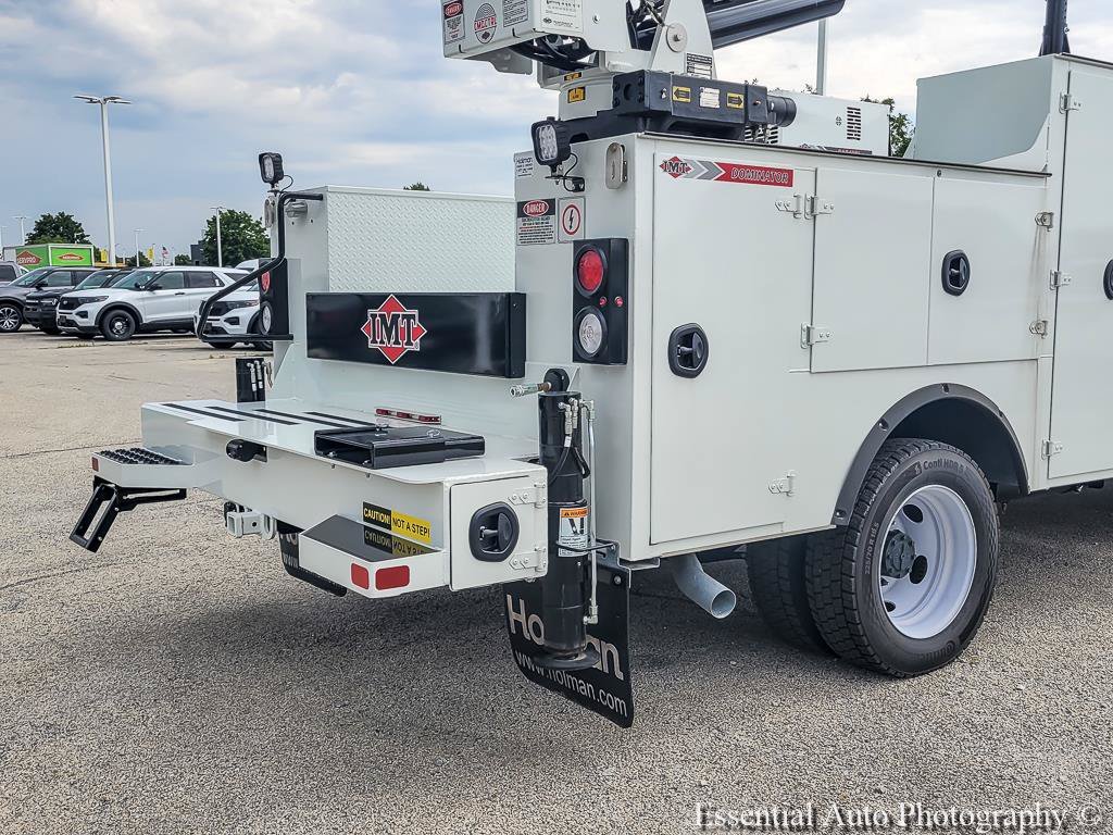 New 2025 Oxford White Ford F-550® XL image 7
