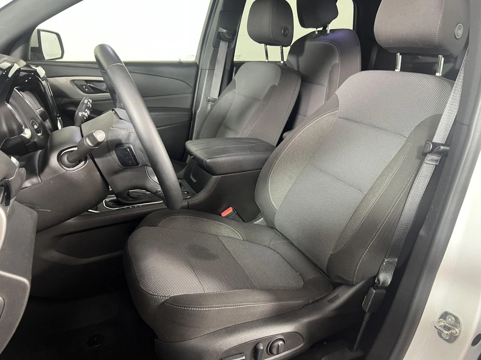 Used 2023 Iridescent Pearl Tricoat Chevrolet LT Cloth image 25