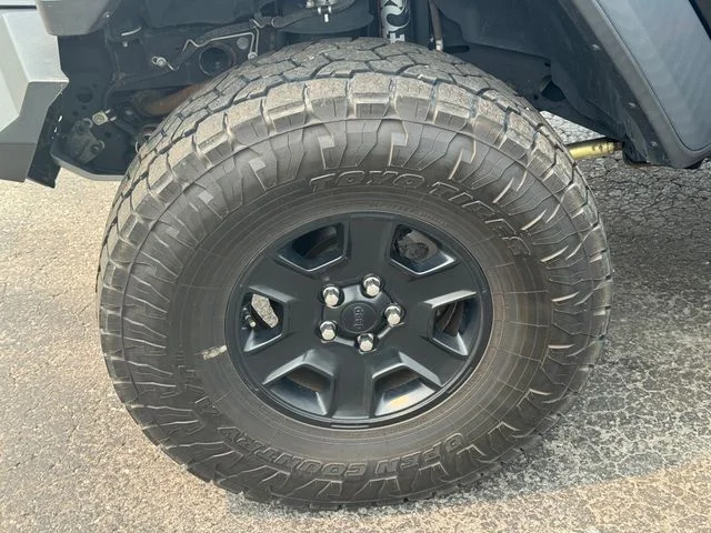 Used 2021 Black Jeep Mojave image 10
