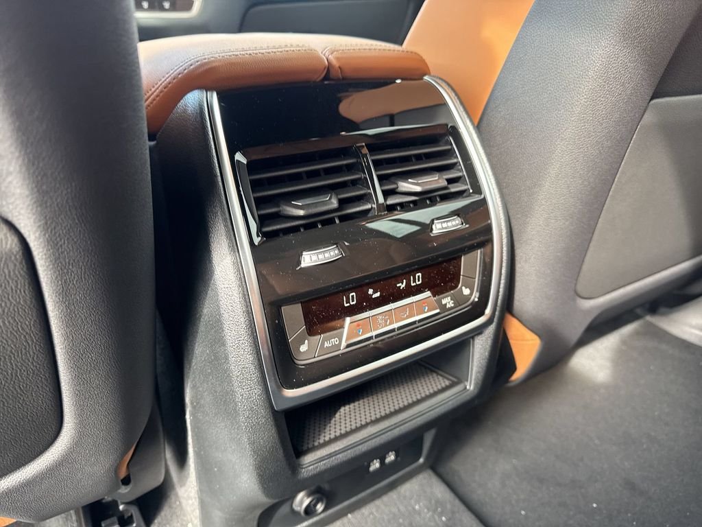 New 2027 Manhattan Green Metallic BMW xDrive40i image 20