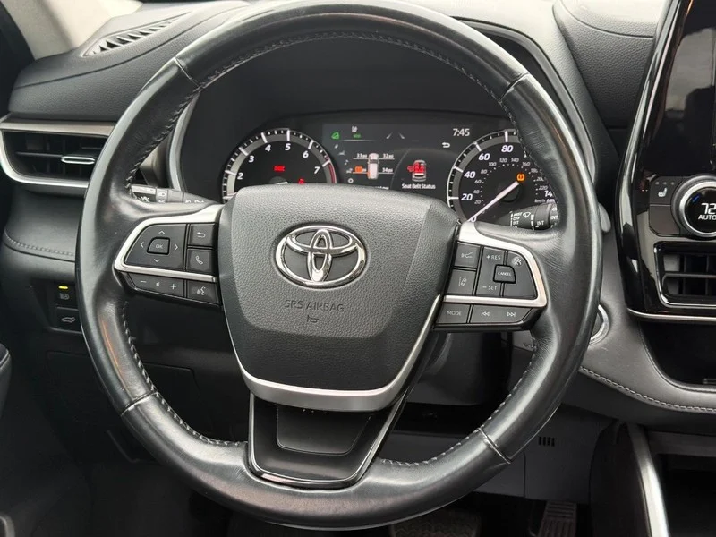 Used 2022 Celestial Silver Metallic Toyota XLE AWD (Natl) image 14