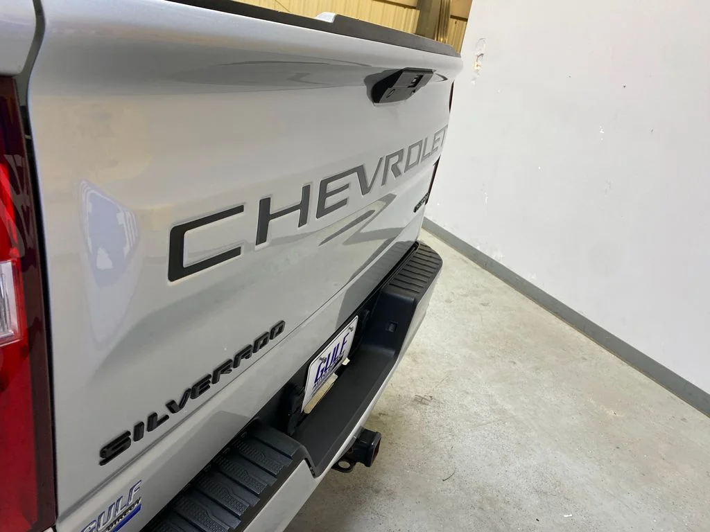 Used 2022 Silver Chevrolet Custom image 17