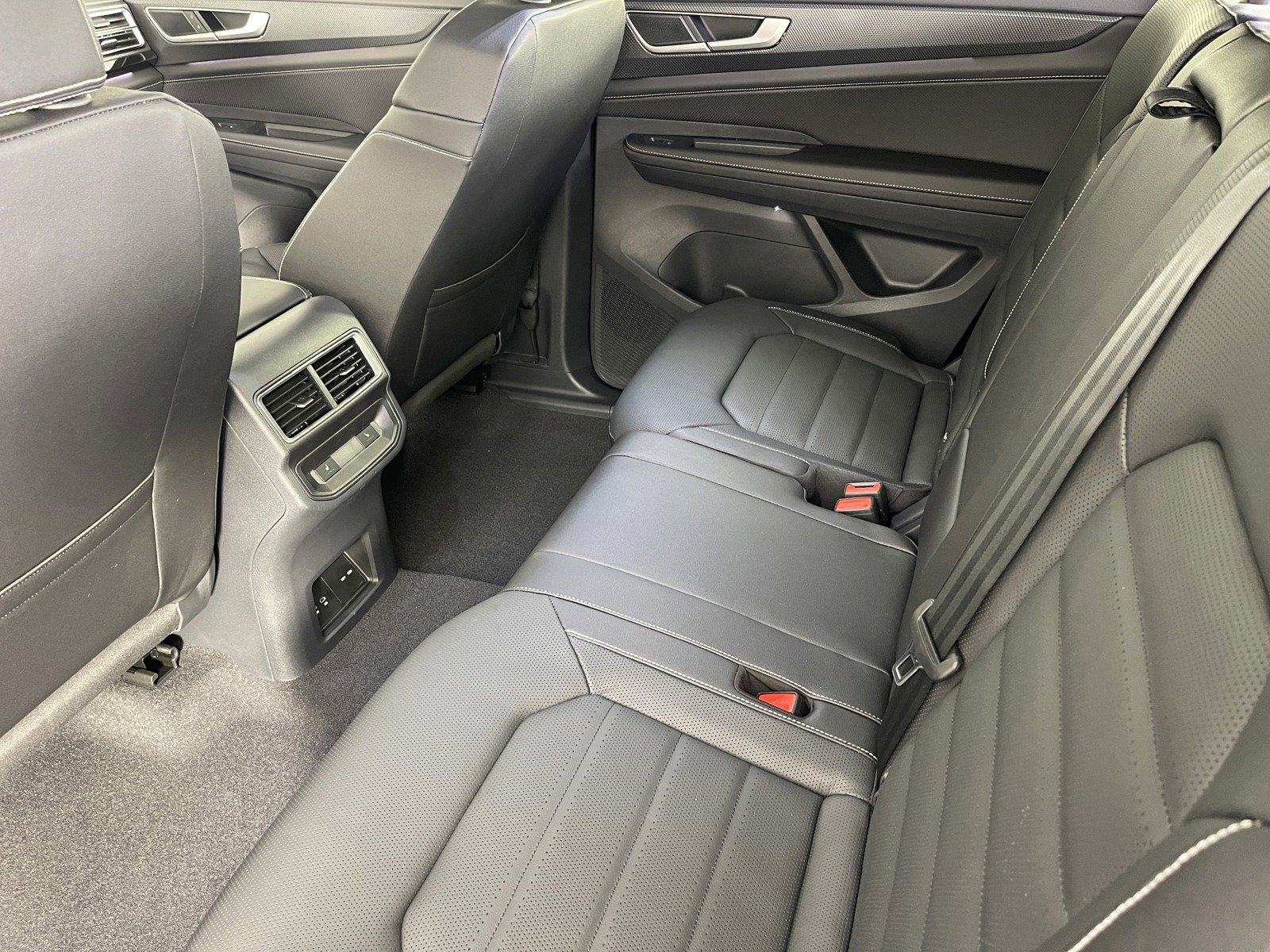 2025 Volkswagen Atlas Cross Sport SEL R-LINE - Photo 35