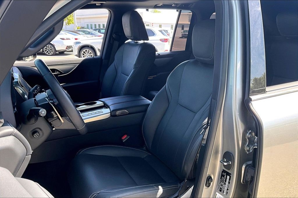 Used 2023 Silver Lexus 600 F SPORT image 17