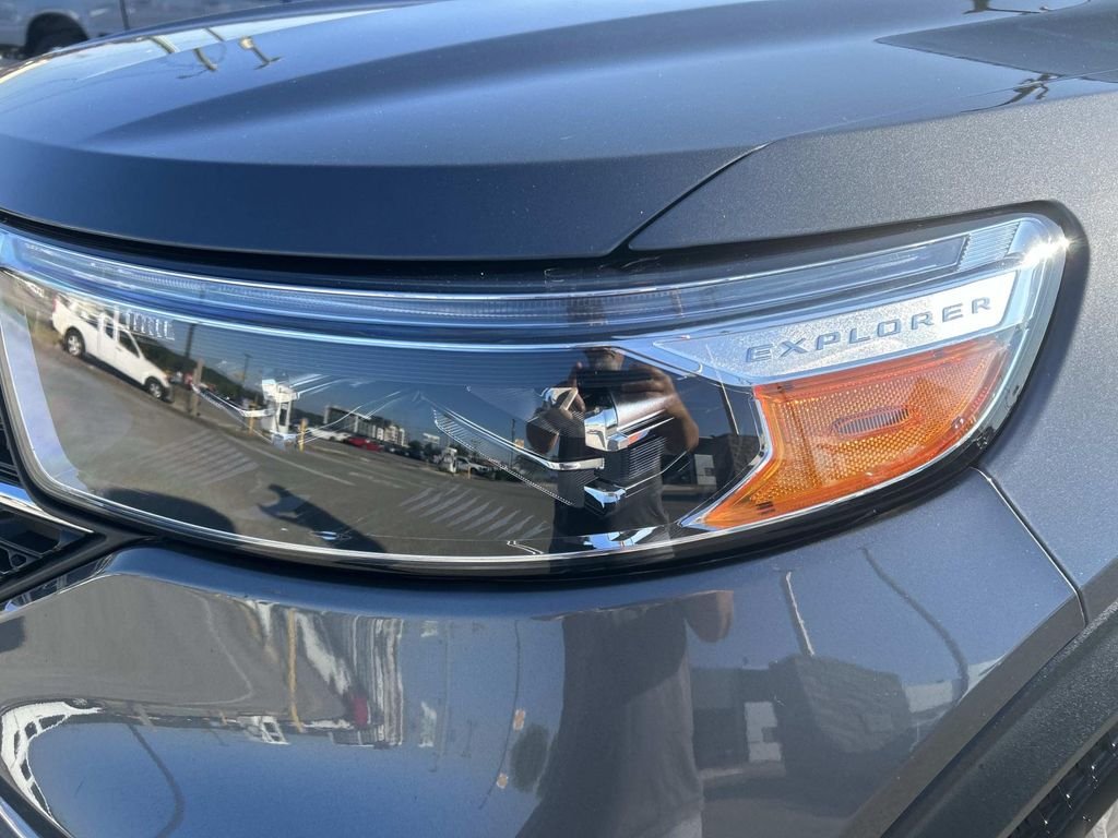 Certified Used 2022 Gray Metallic Ford XLT image 9
