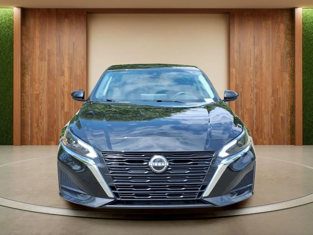 Used 2025 Black Nissan 2.5 SV image 2