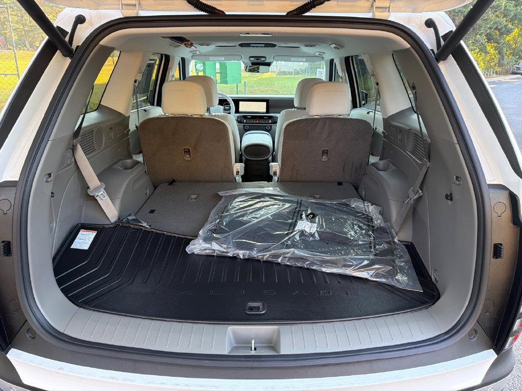 New 2026 White Hyundai SEL Premium FWD image 18