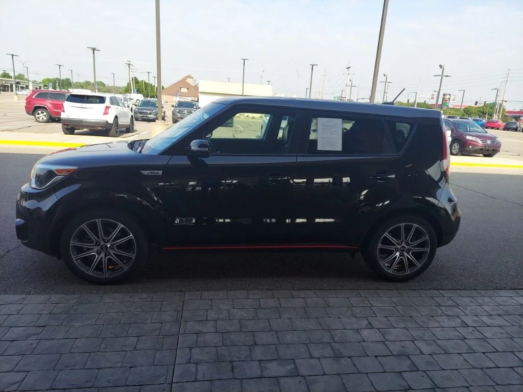 Used 2018 Black Kia Exclaim image 4